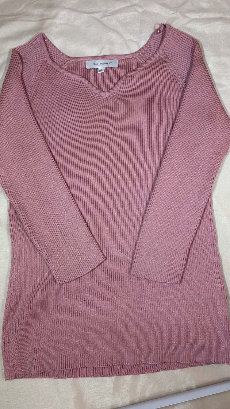 Madison Grey Sweater Size L Pink Ribbed Long Sleeve V-Neck Top